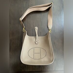 Hermès Evelyne 29 bag, Etoupe, with Gold Hardware, slightly used